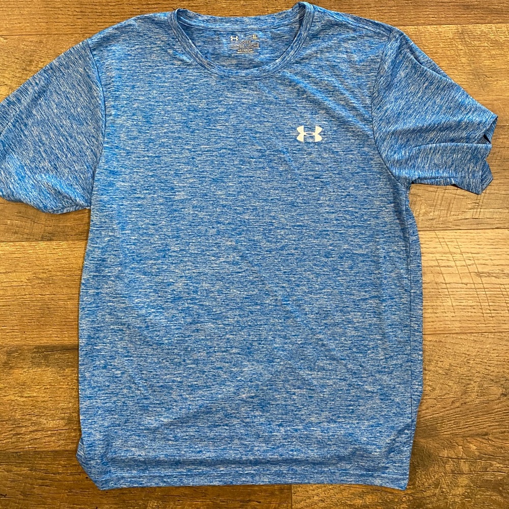 Men’s under Armour shirt